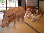山口・阿知須で「チェーンソーアート展」－ログハウス建築家が初の作品展
