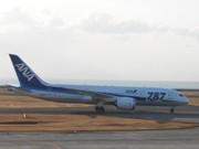 山口宇部空港にボーイング787型－国内3番目の就航、主翼に県産品も