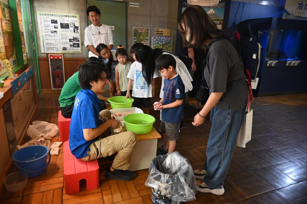 夜の生物園を親子で楽しむ