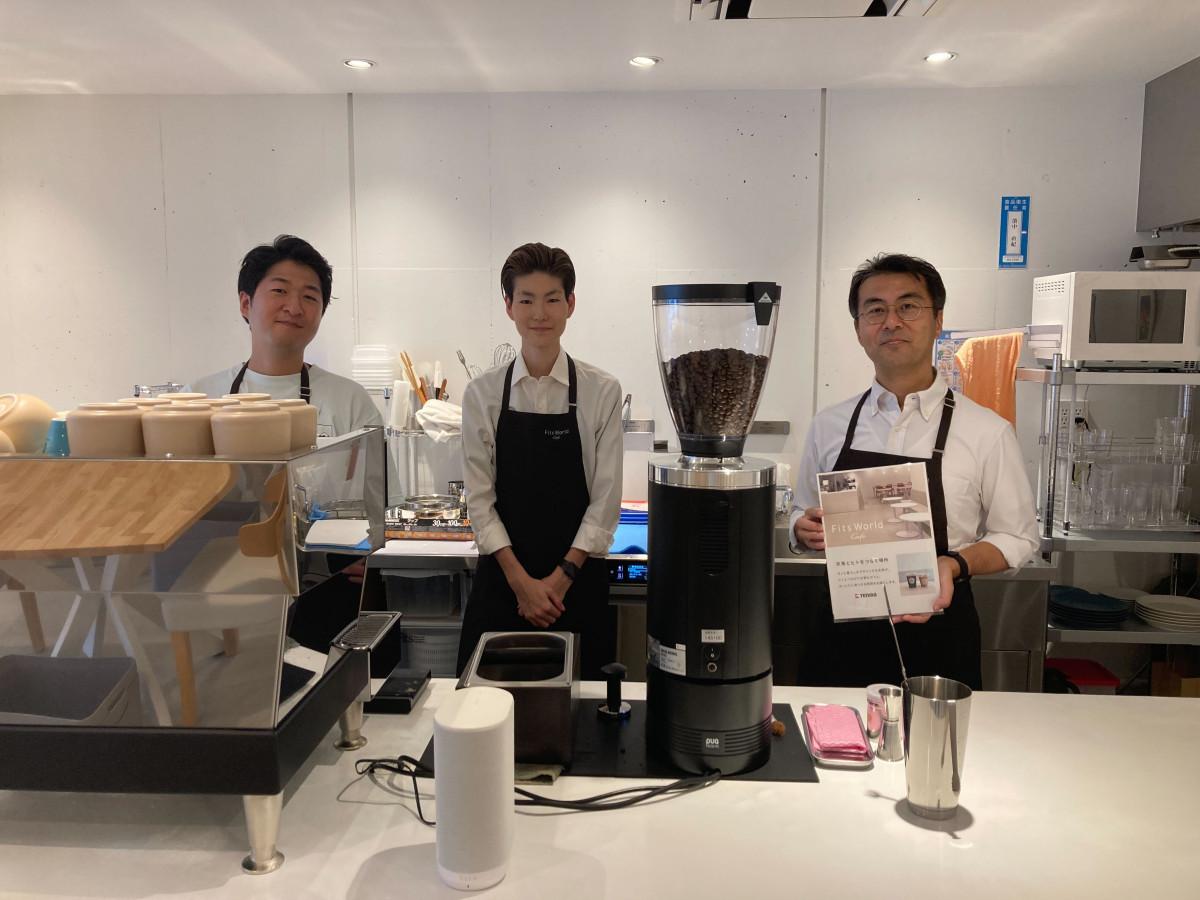 バリスタと清水さん(右)