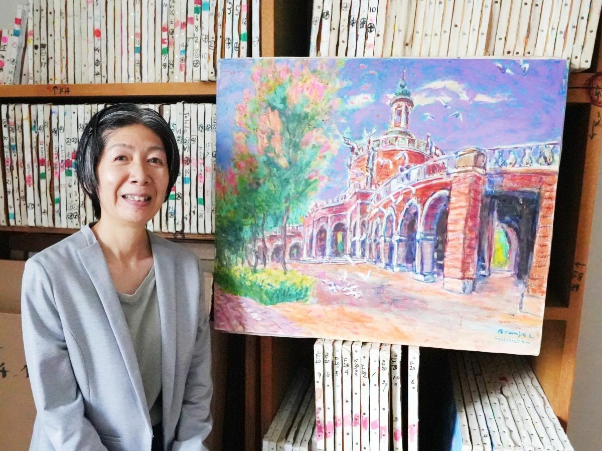 秋田市を拠点に活動した洋画家・石塚邦夫さんの回顧展を開く長女の珠生（たまき）さん