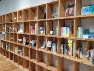 尼崎・三和本通商店街に図書館「さんとしょ」 「一箱本棚オーナー制度」導入