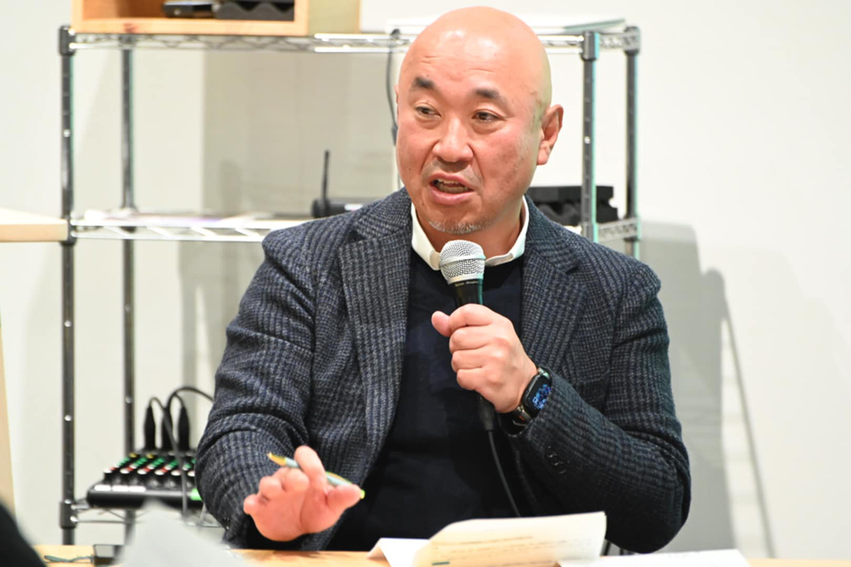 山崎氏