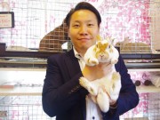 「With Bunny 浅草店」の川岡智之さんと「ミニレッキス」の雷ちゃん