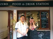 店長の大貫紀充さん(左)とスタッフ
