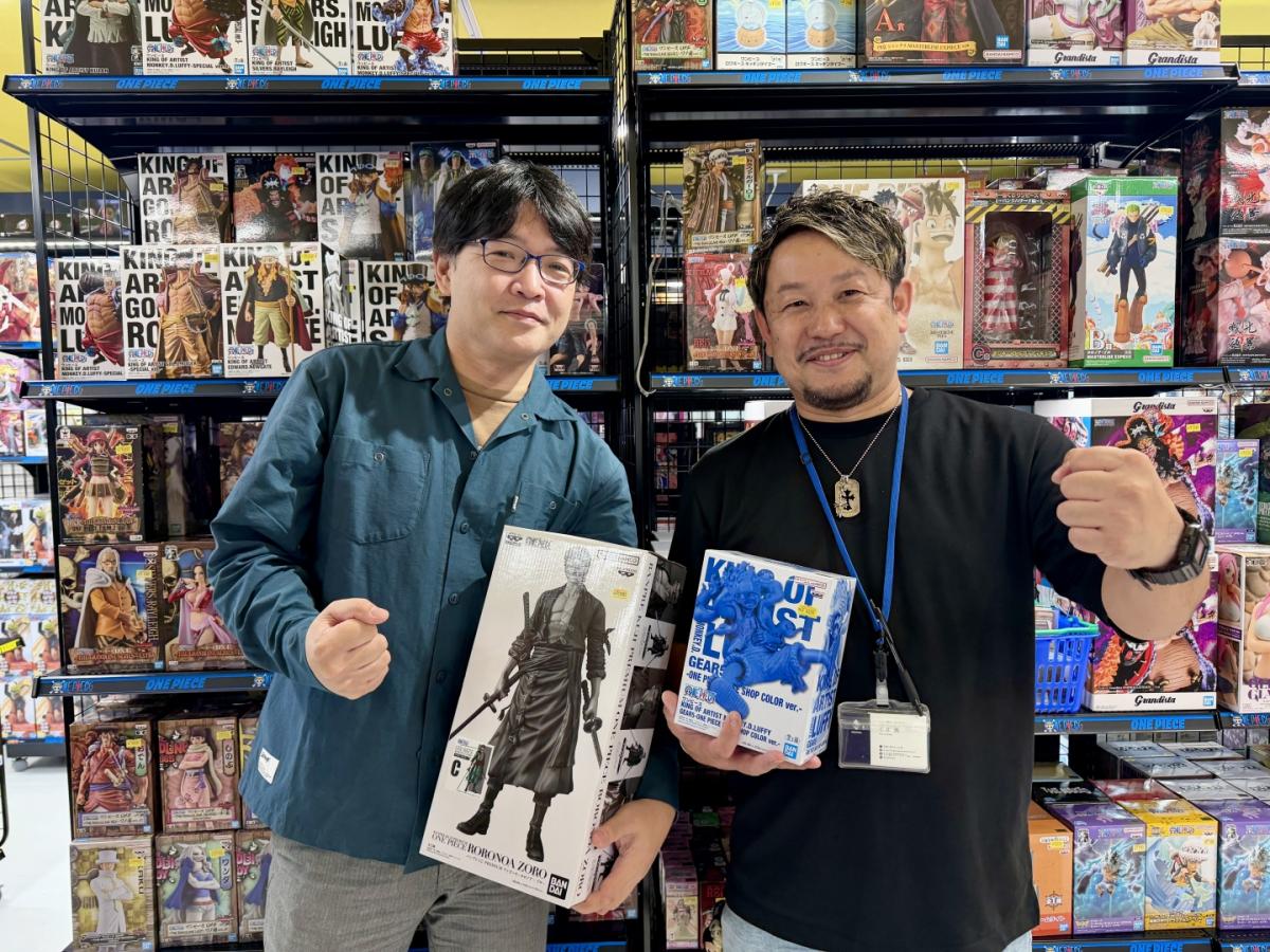 店内で石原信也さん（左）