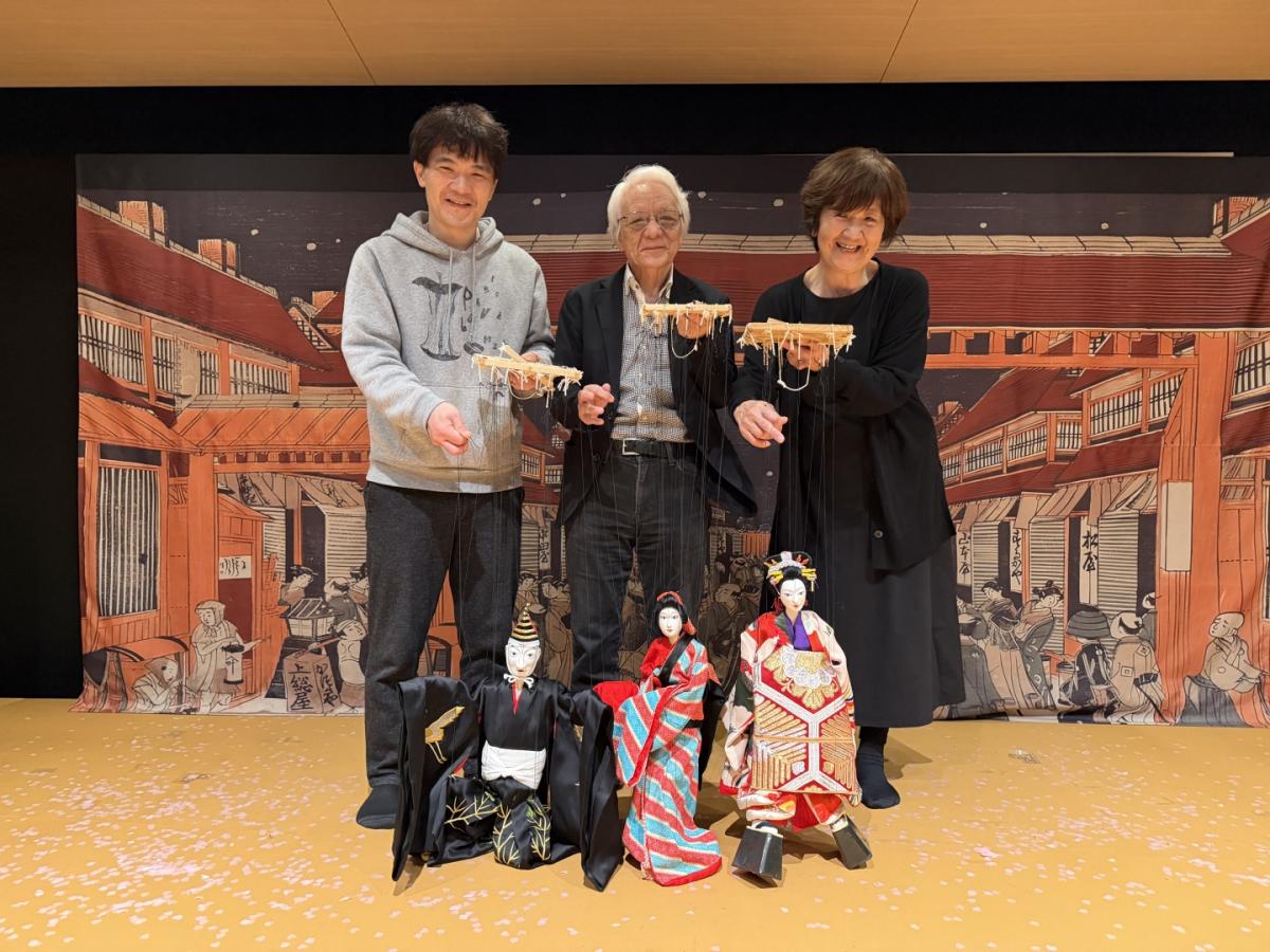 一糸座の結城一糸さん、江戸伝内さん、結城民子さん（左から）