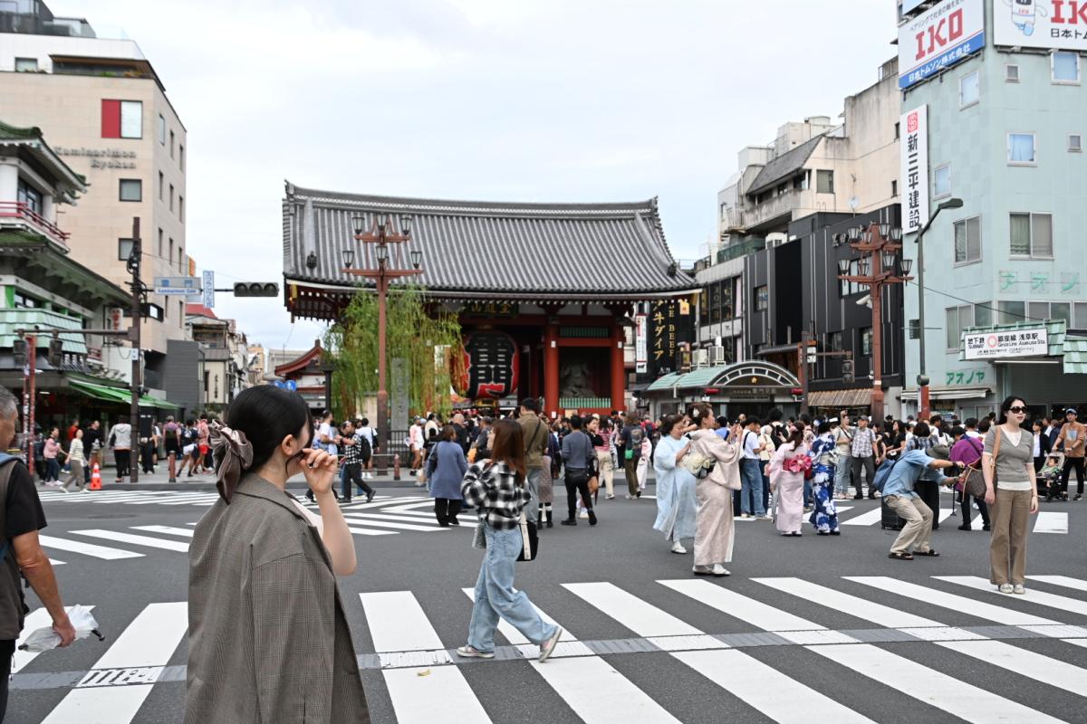 社会実験中の雷門通り（写真提供＝実行委員会）