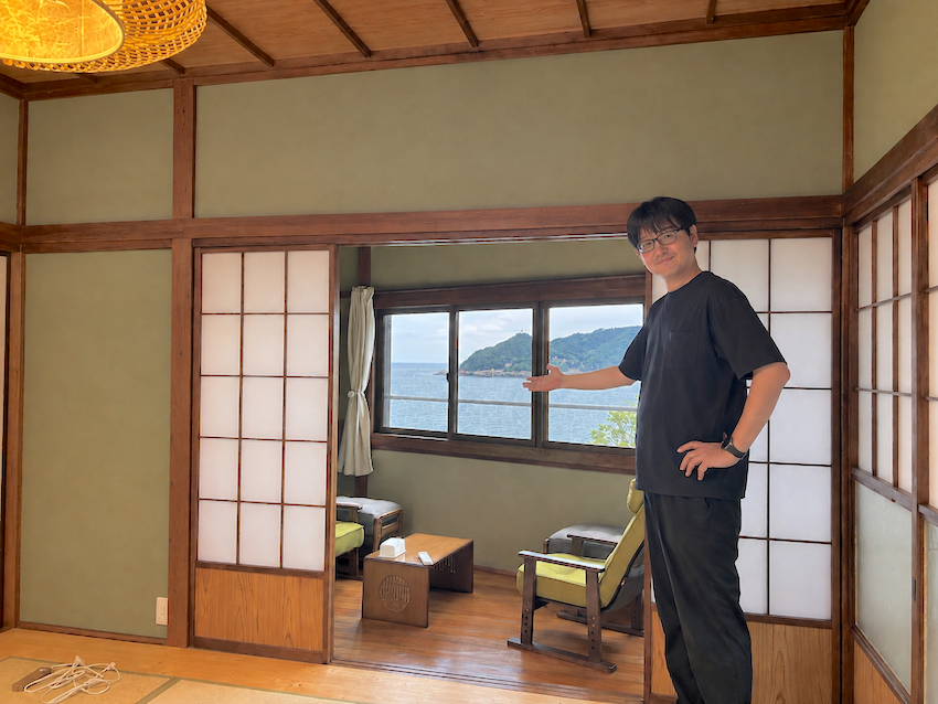 宿泊施設「うみとさんぽ」をオープンした福井良治さん