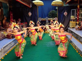 バリ島、ウブドでバリ舞踊楽団を支援するオンライン・イベント