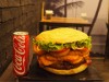 バンコクで巨大バーガー企画 制限時間内に完食するとギフト券など