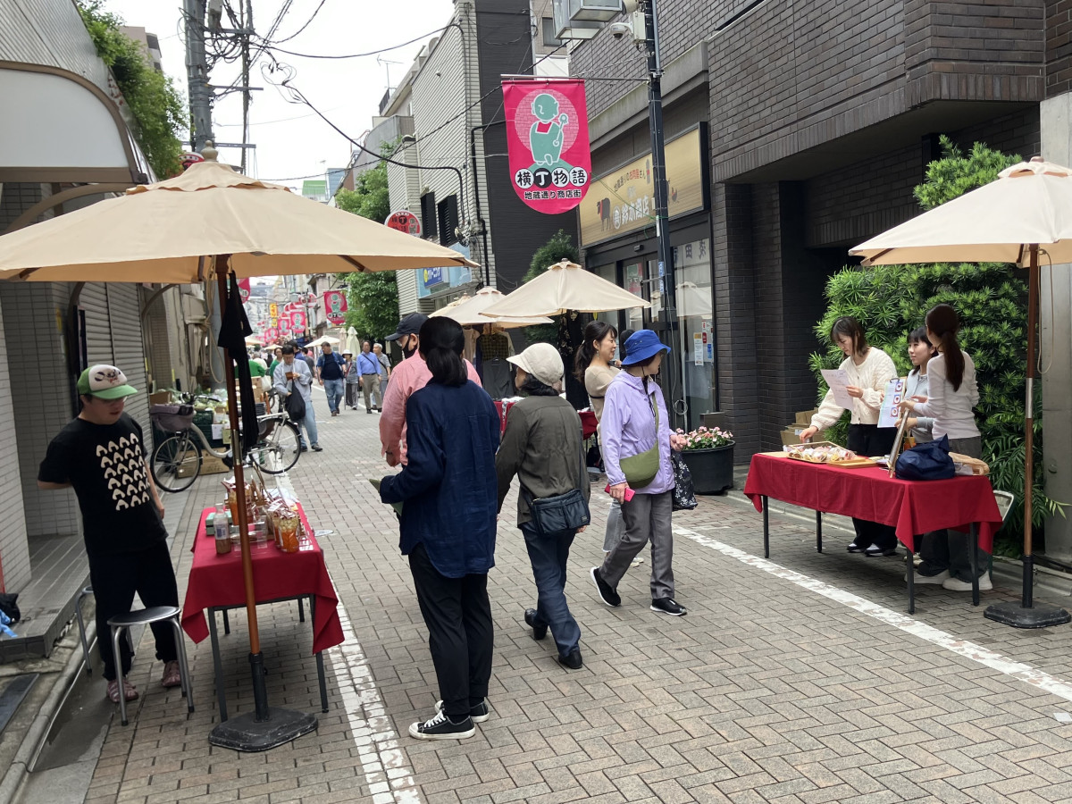 「江戸川橋地蔵通りマルシェ」の様子