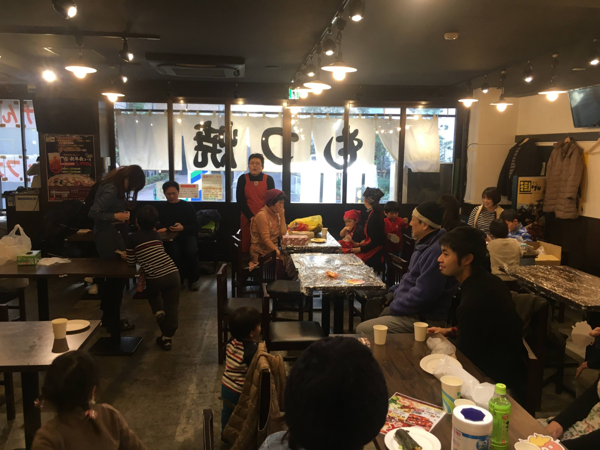 居酒屋を借りて始まった地域の食事会