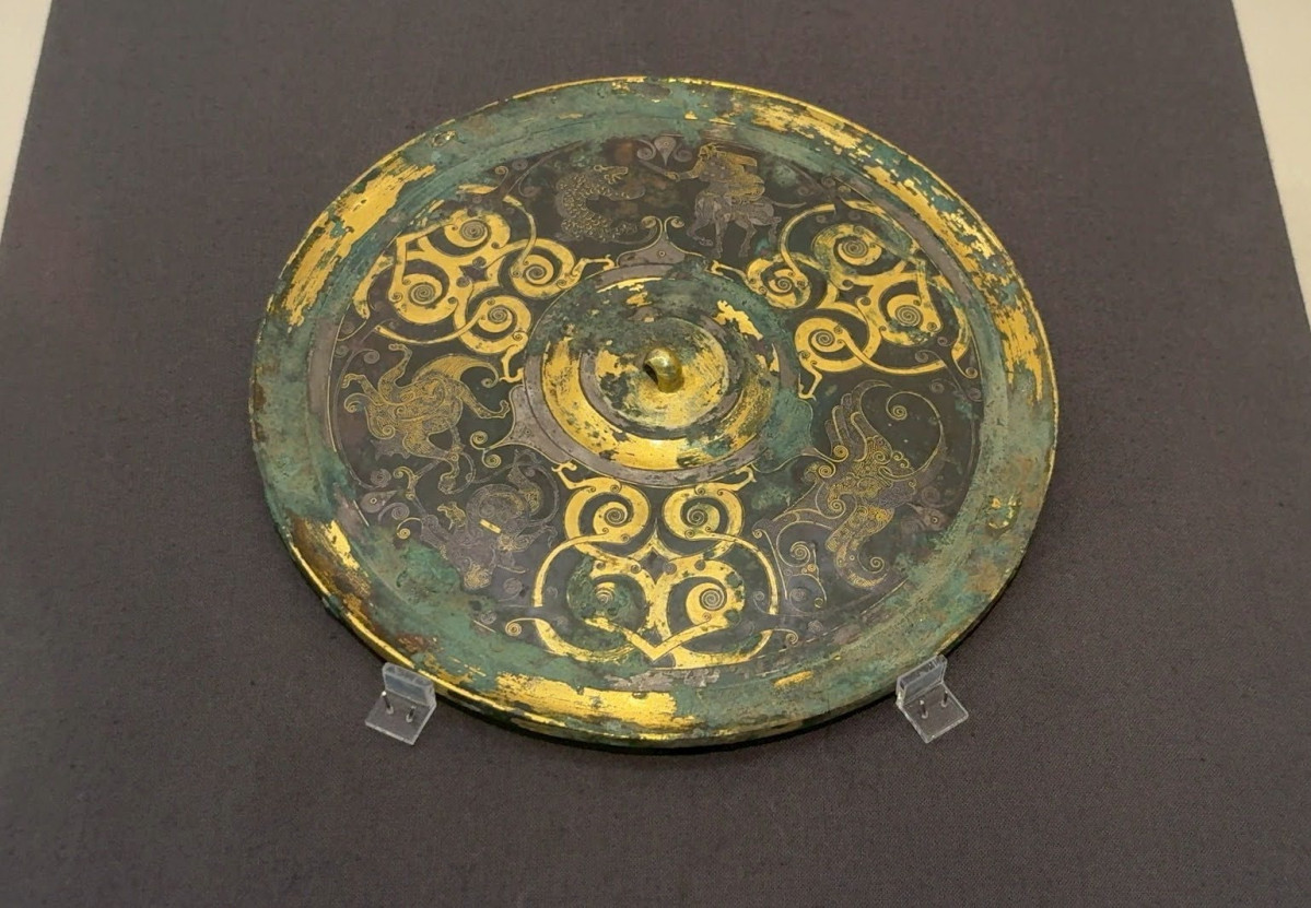 国宝〈金銀錯狩猟文鏡〉中国・戦国時代