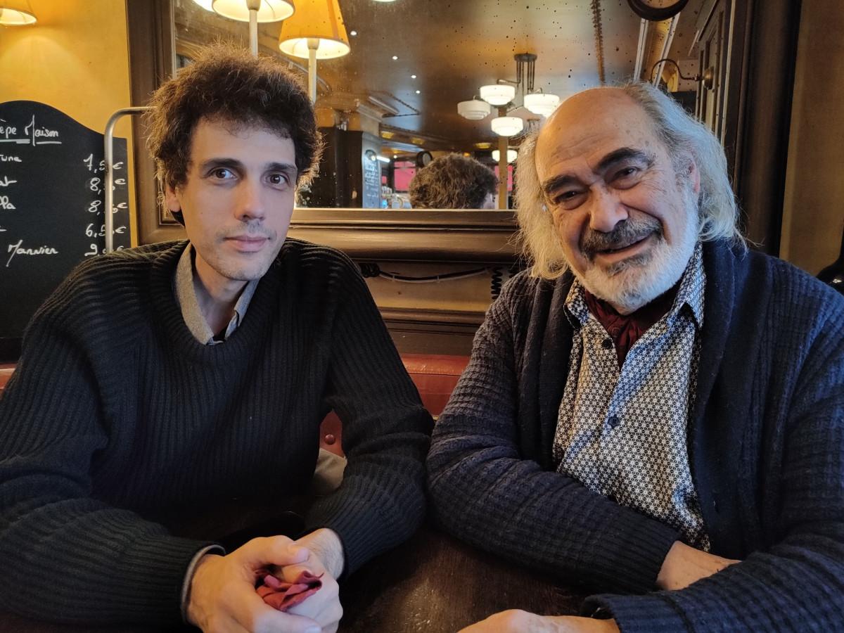 世界的チェリストのマルク・ドロビンスキーさん（右）とピアニストのシモン・アダレイスさん（左）