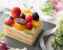 東京ドームホテルが20周年 開業記念スペシャルケーキ販売も