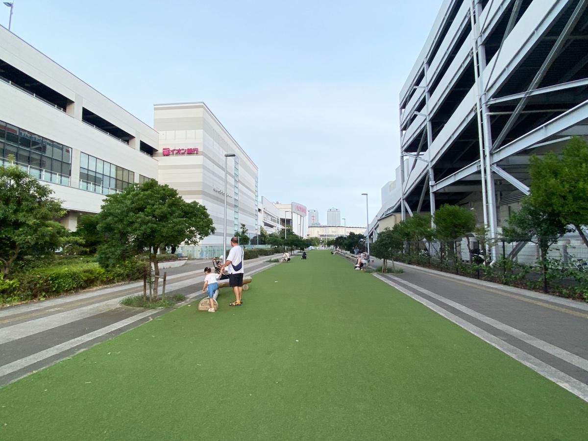 市道豊砂701号線の人工芝エリア