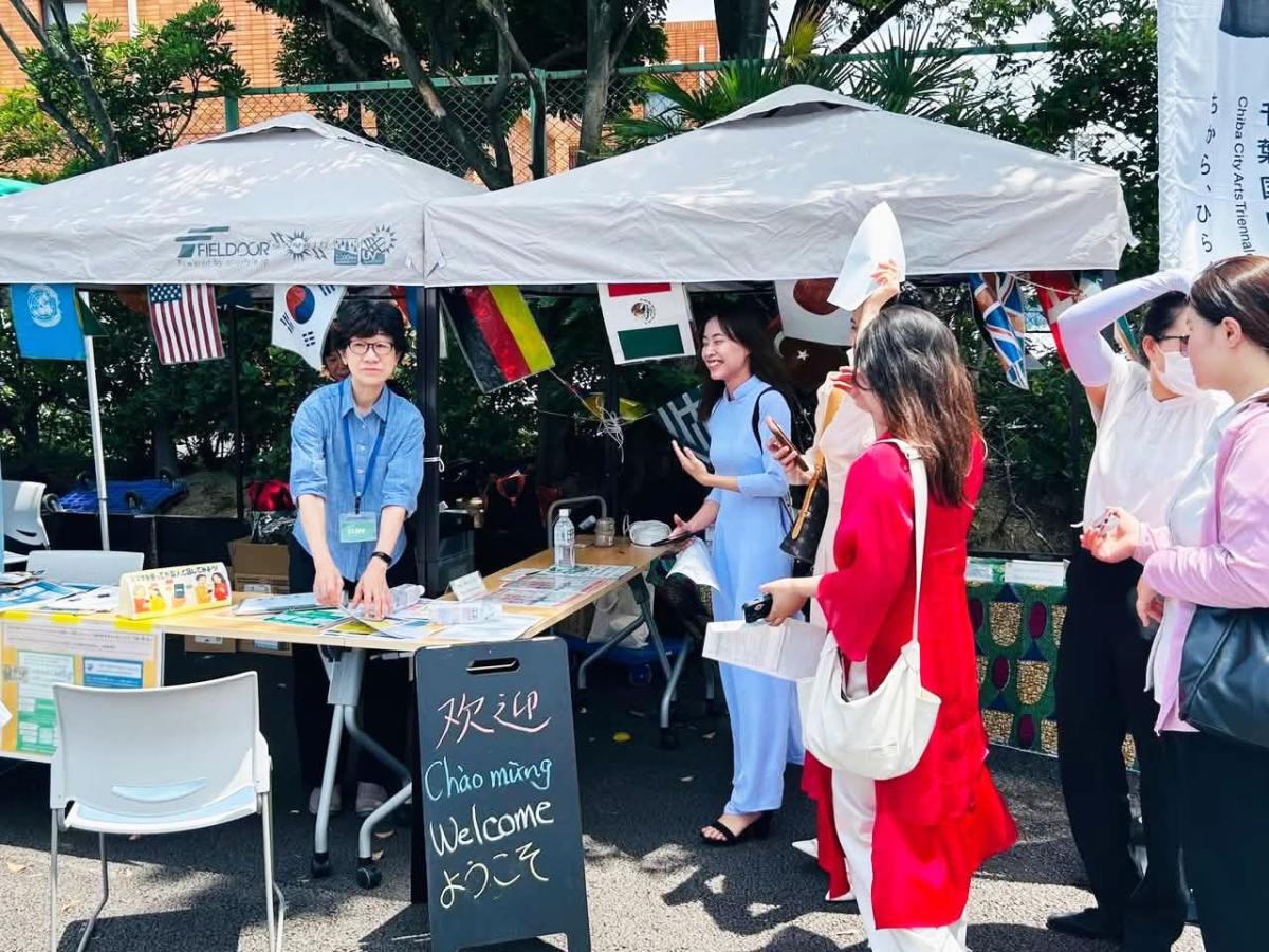 会場内の出展ブース（写真提供＝千葉市国際交流課）
