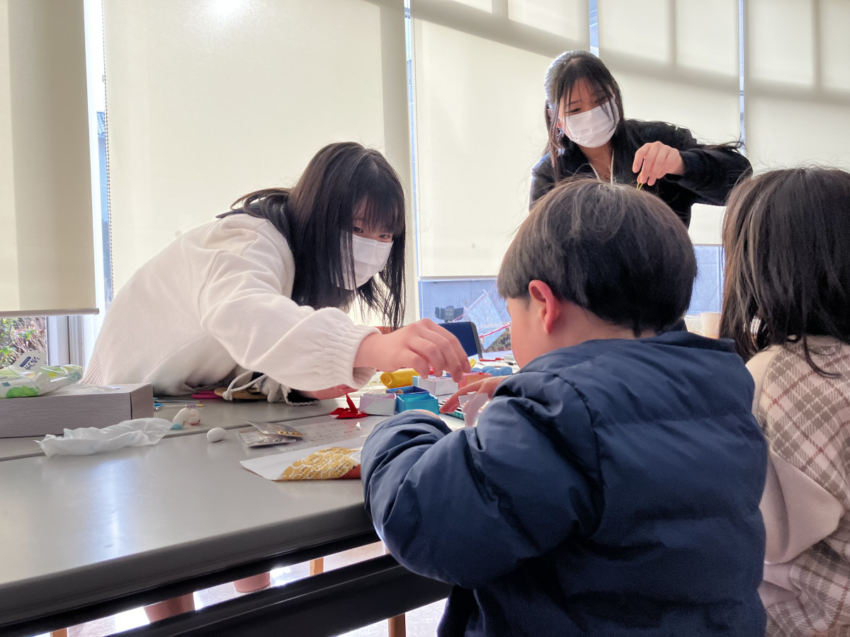 繭玉キーホルダーづくり