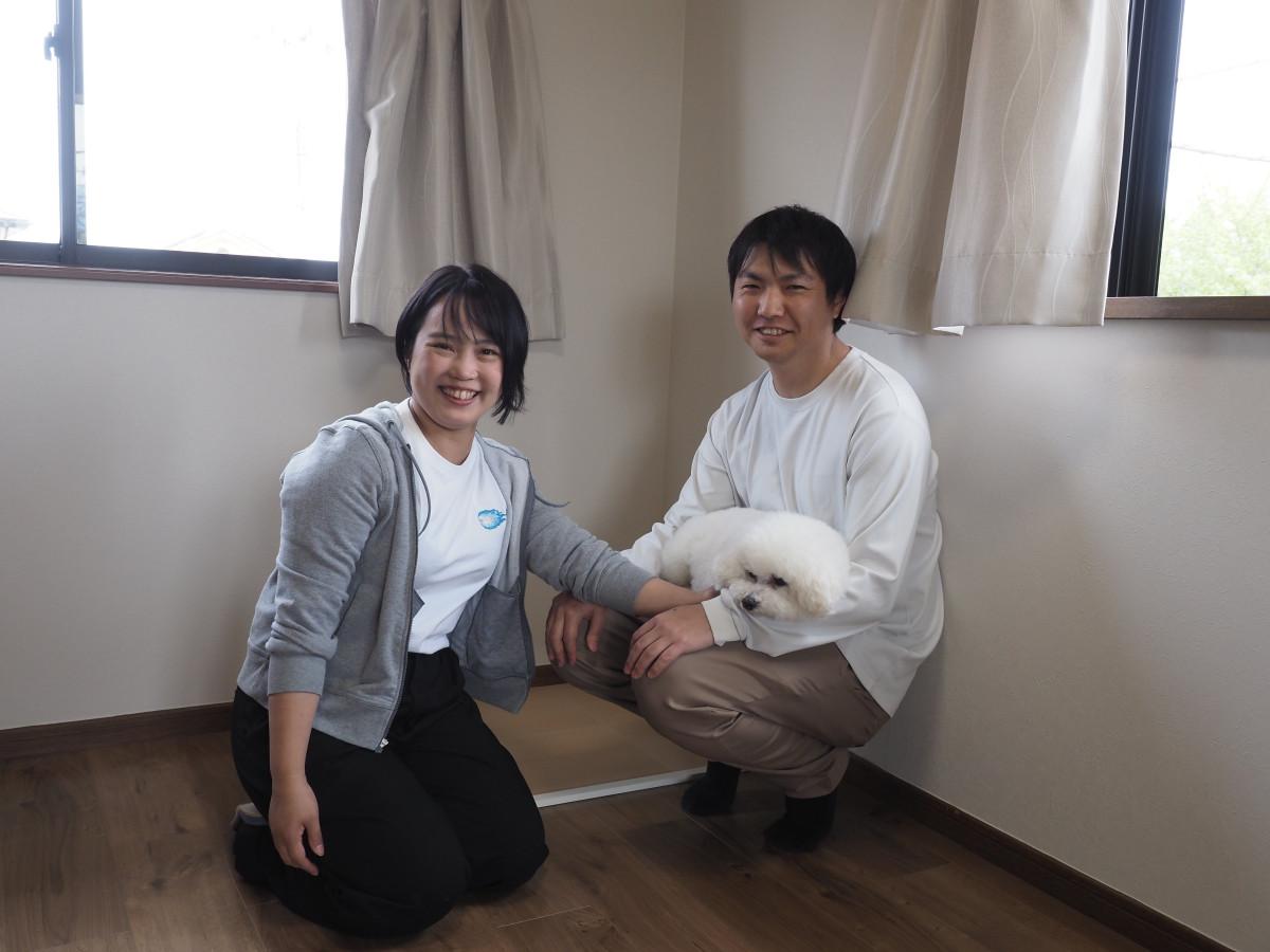 石川夫婦と愛犬の「にこ」