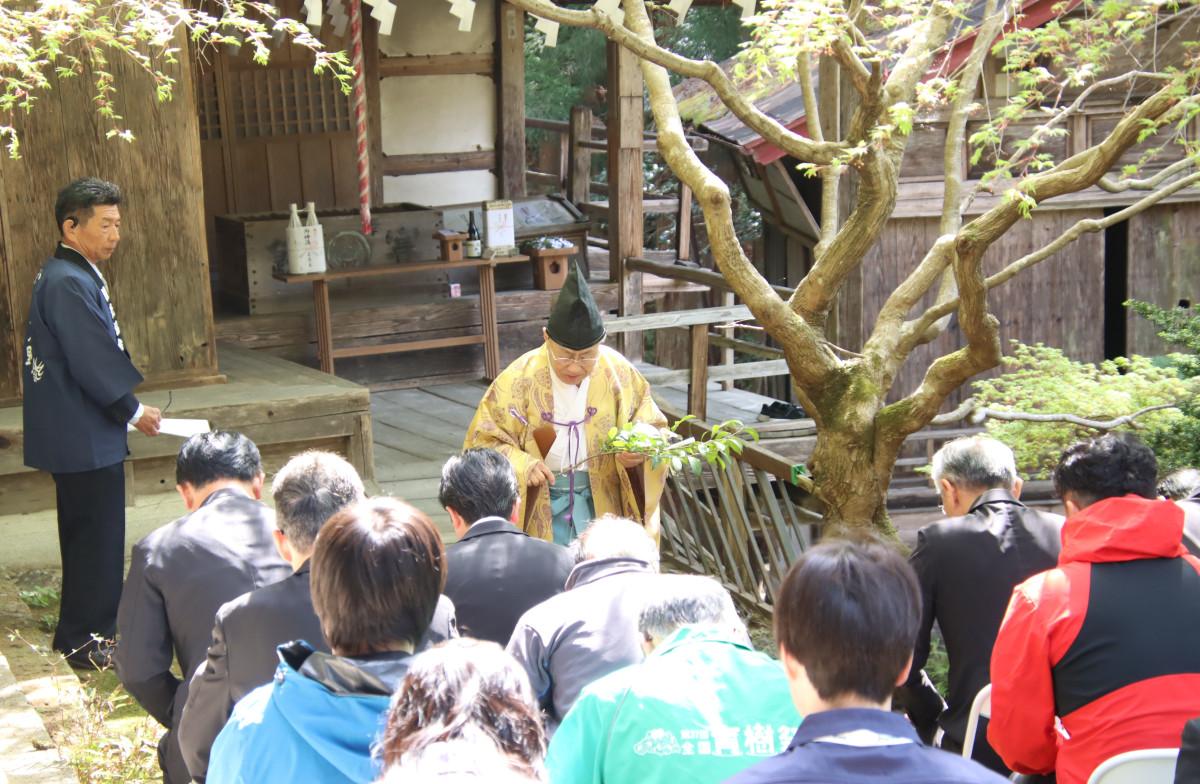 両神神社で神事が行われた