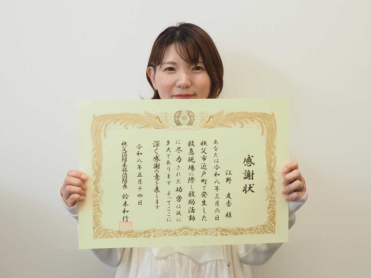 近隣住民を代表して感謝状を受け取った江野さん