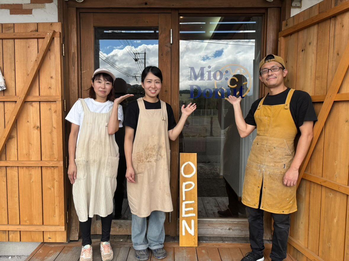 オーナーの堤大樹さんとスタッフの方々（写真提供＝Mio:Donut）