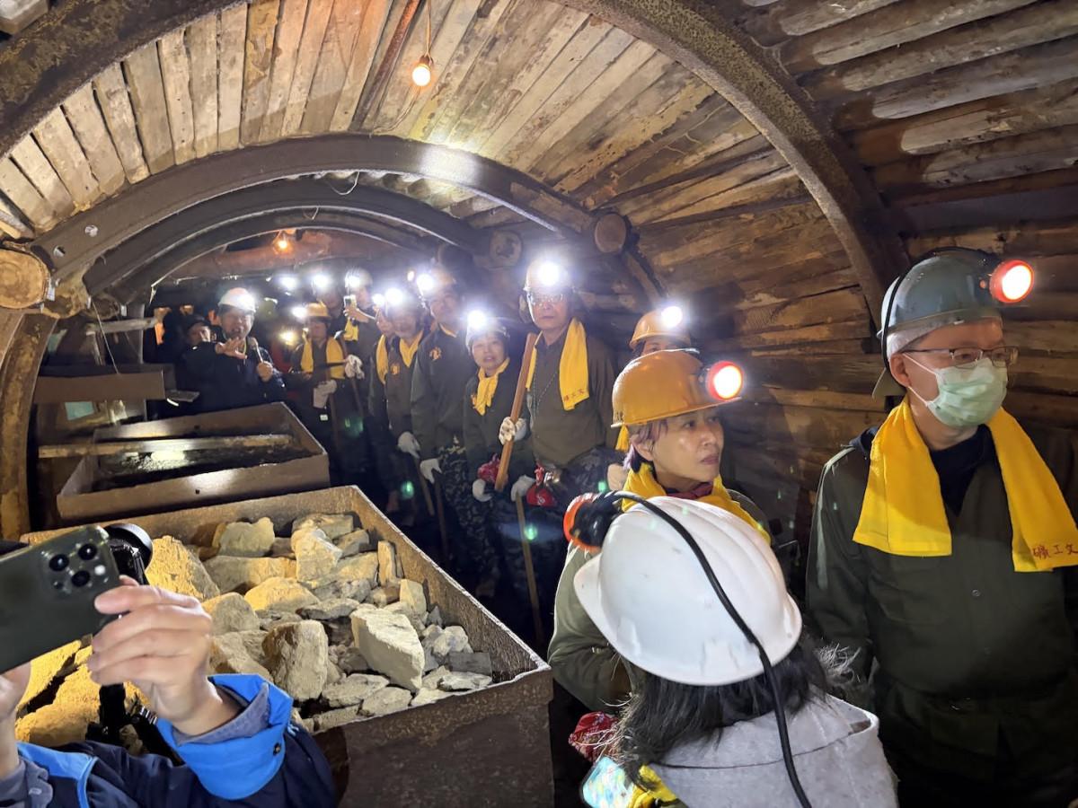 今回のシンポジウムで登壇する台湾の元炭鉱労働者が行っている「炭鉱体験プログラム」（写真提供＝田川市石炭・歴史博物館）