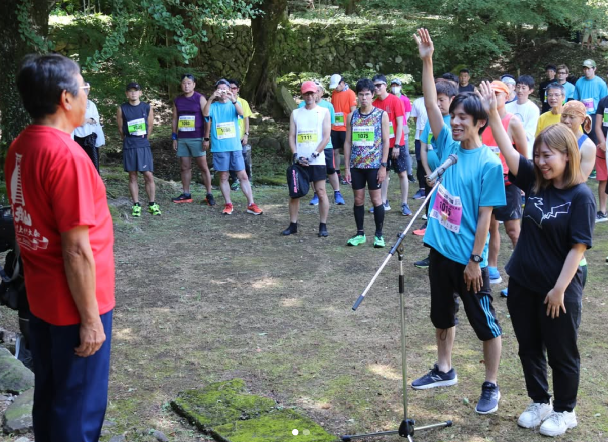 銅の鳥居から奉幣殿を目指し、一気に駆け上がる過酷なレース（写真提供＝英彦山神宮）