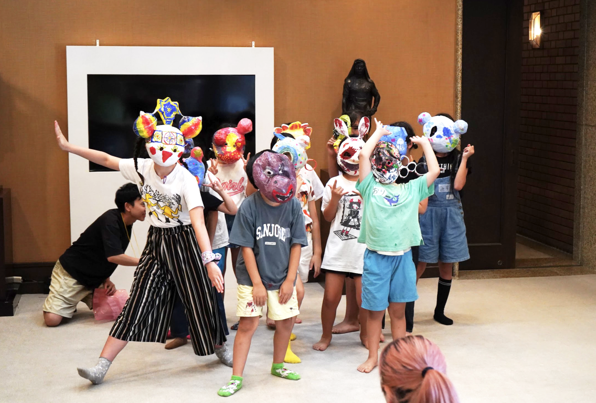 夏休みの2日間、自分の中にある感情や想像力を形にしていく＝田川・いいかねパレットで「変身」体験（写真提供＝NPO法人アーツトンネル）