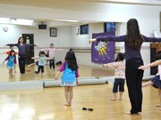 東京サンレーヴス、調布にチアダンススクール－現役チアリーダー講師に