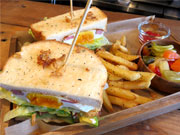 調布・つつじヶ丘にカフェ＆バー　DIYで店作り、大人の隠れ家演出