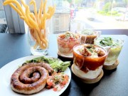 調布・飛田給にカフェバー　SNS世代ターゲットに色鮮やかなメニュー、「若者集う店に」