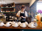 調布・植物公園前に骨董カフェ　古代エジプトの石版など貴重品も展示