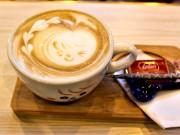 調布・柴崎駅前のカフェがコーヒー専門店に移転リニューアル　既存店も刷新