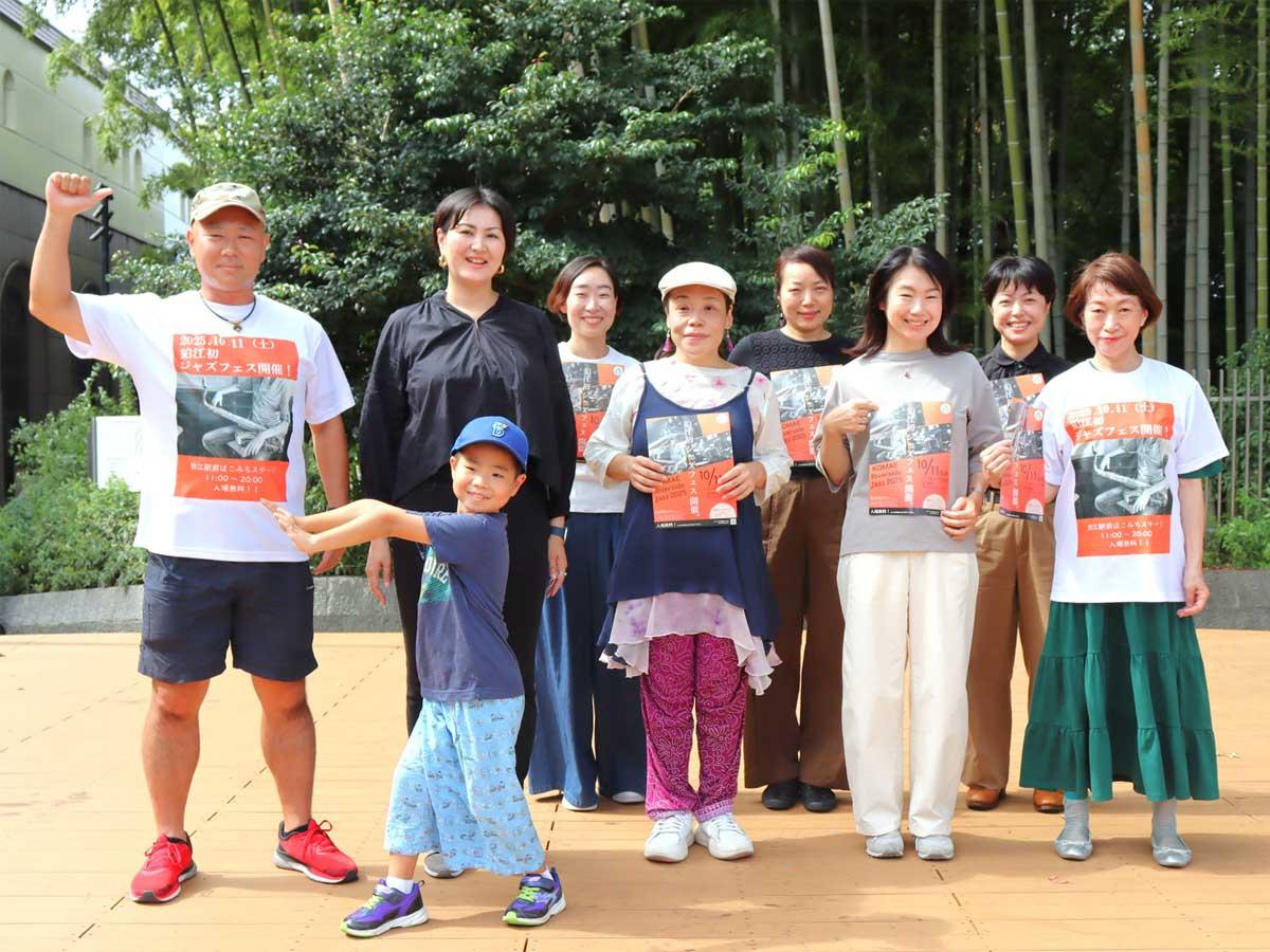 狛江RIVERSIDE JAZZ実行委員会代表の中村亜希子さん（左から2人目）とメンバーの皆さん