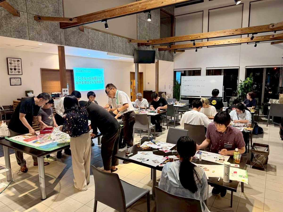 福岡県みやま市で開催した「コミュニケーショングラフィック」ワークショップの様子
