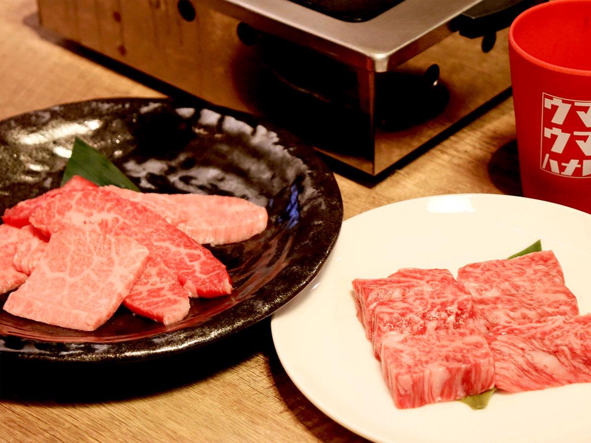 「ウマウマハナレ」の和牛特選切り落とし（左）と和牛バラハラミ（右）