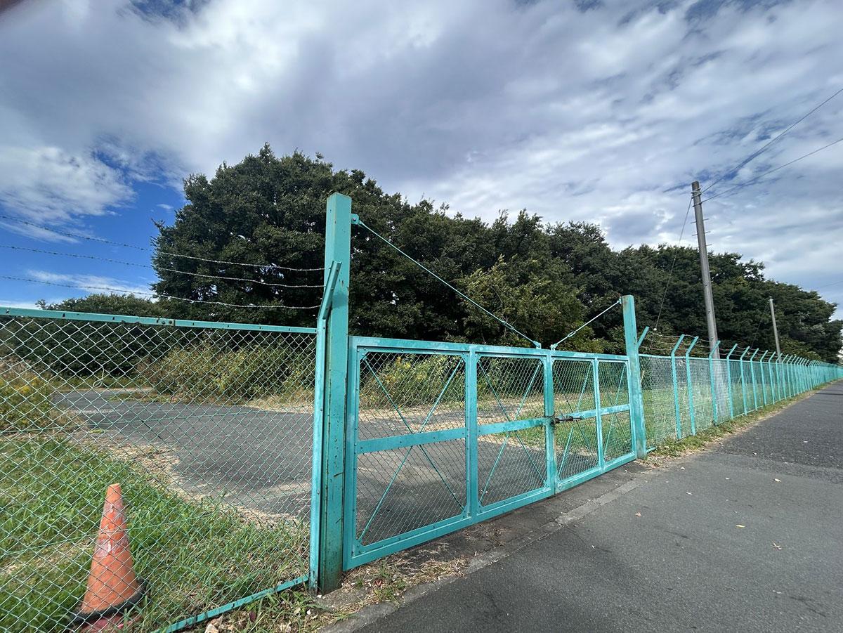 味の素スタジアムの東側、調布飛行場の南側に位置する調布基地跡地留保地