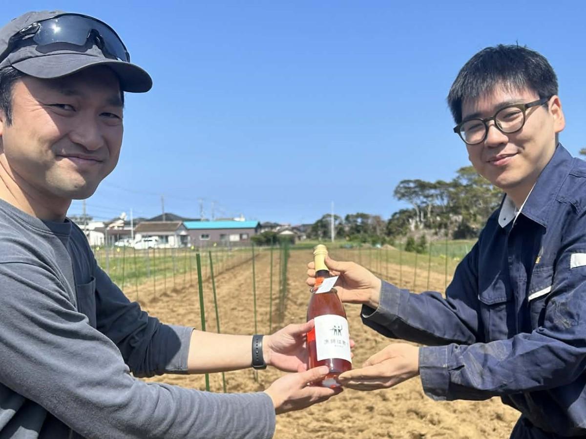 坐古拓也代表（左）と参加者