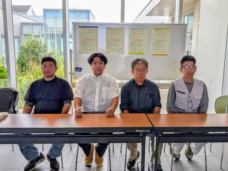 （左から）銚子建設組合理事の加瀬吉規さん、小野雅樹さん、川口代表理事、荻谷誠彦さん