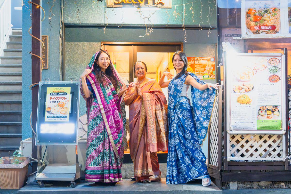 インド民族衣装に身を包んだ参加者とベラさん　写真提供＝丸山桂さん