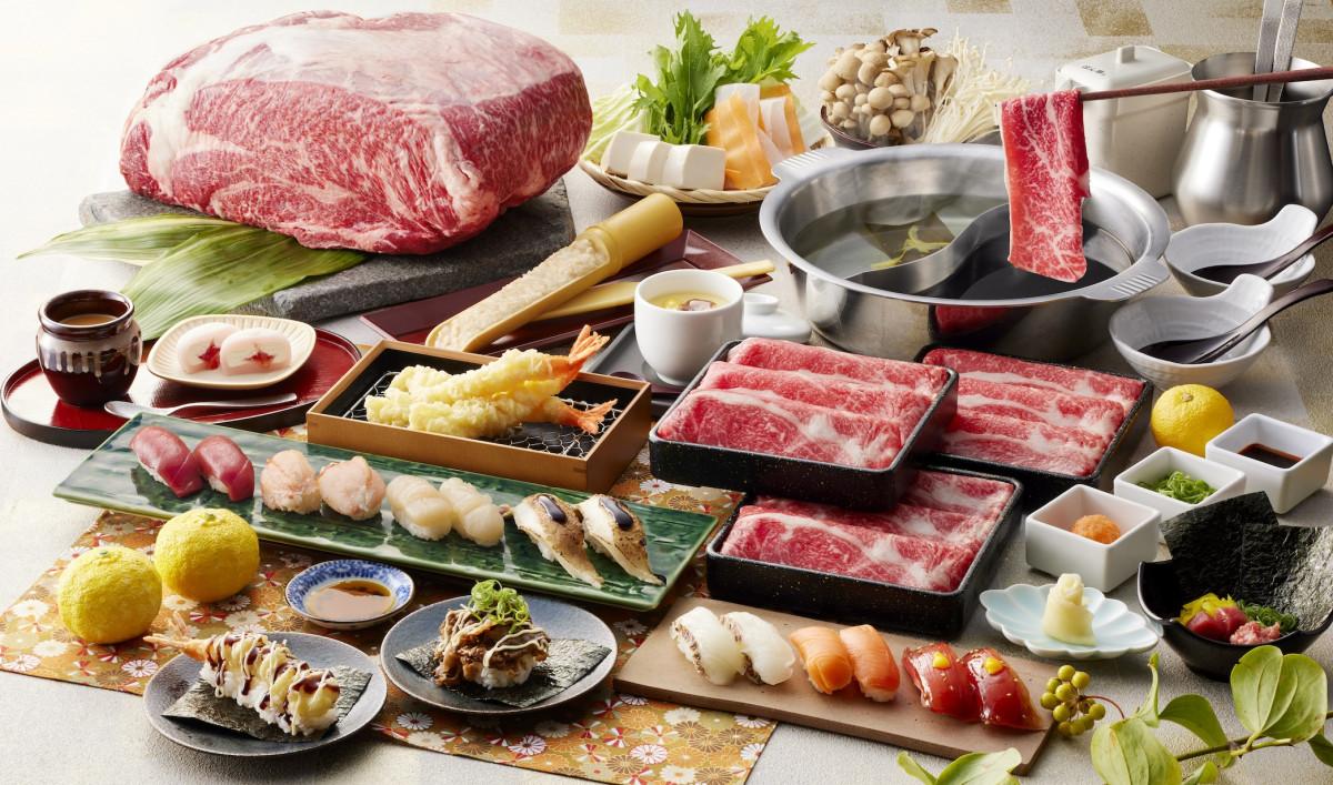 「季節のゆず庵コース」（3,828円）では熟成牛しゃぶしゃぶや30種類以上のすしを用意。「贅沢（ぜいたく）コース」（4,928円）では黒毛牛（交雑種）のしゃぶしゃぶ、中とろ、ウニ、丸ズワイガニなどを盛り込んだ上ずしや上天ぷらをそろえる。（写真提供＝物語コーポレーション）