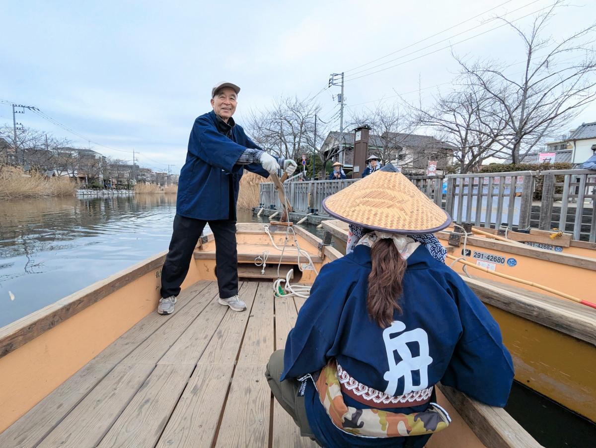 一般区民を対象に和船乗船体験、和船文化の継承などの活動を行う「和船の会」は、新川で定期的に和船を運航している。写真は同会代表の豊澤功盛さん。