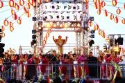 松平健さんが万博で「マツケンサンバ」披露　来場客6000人と踊る