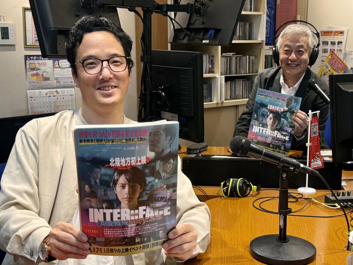 来場を呼びかける高橋さん（左）。たんなん夢レディオスタジオで