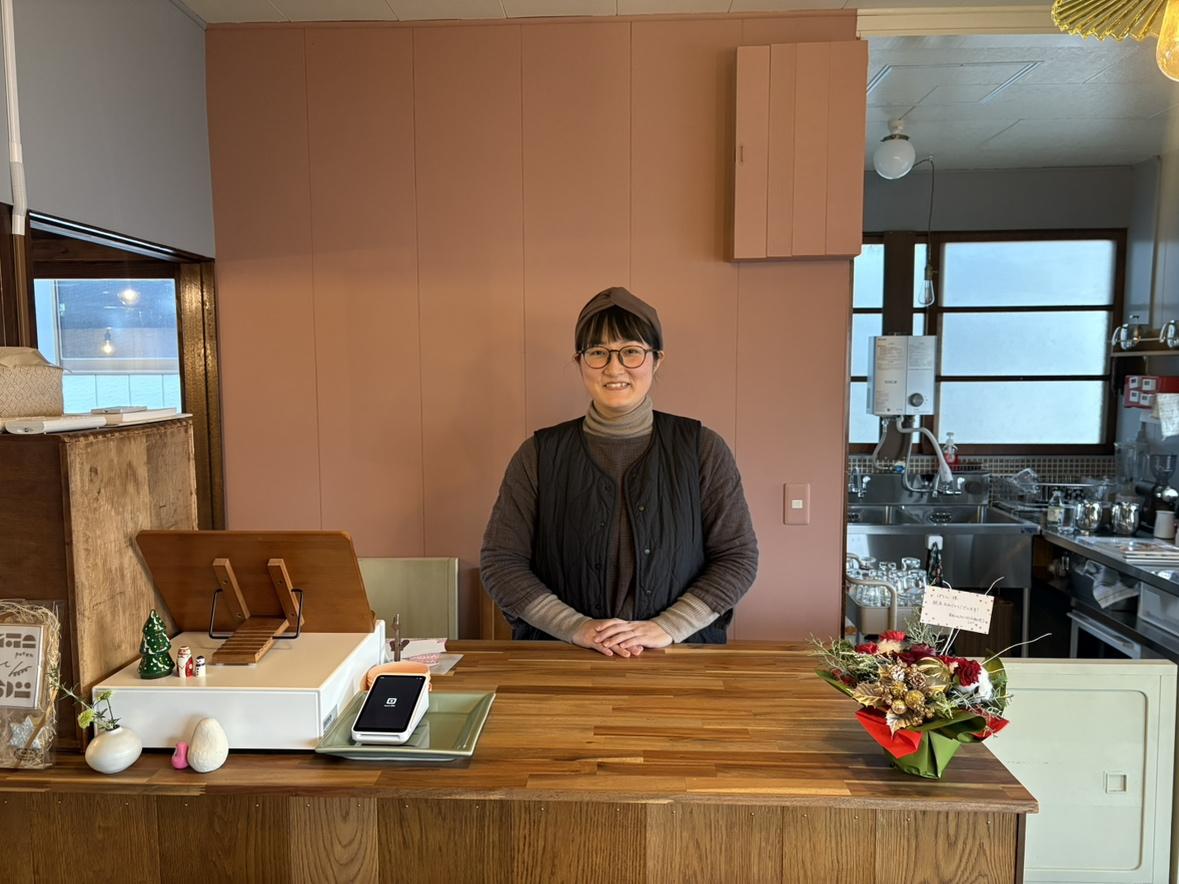 「雑貨＆喫茶＆ギャラリー ぽてん」店主の春日麻里（かすが まり）さん