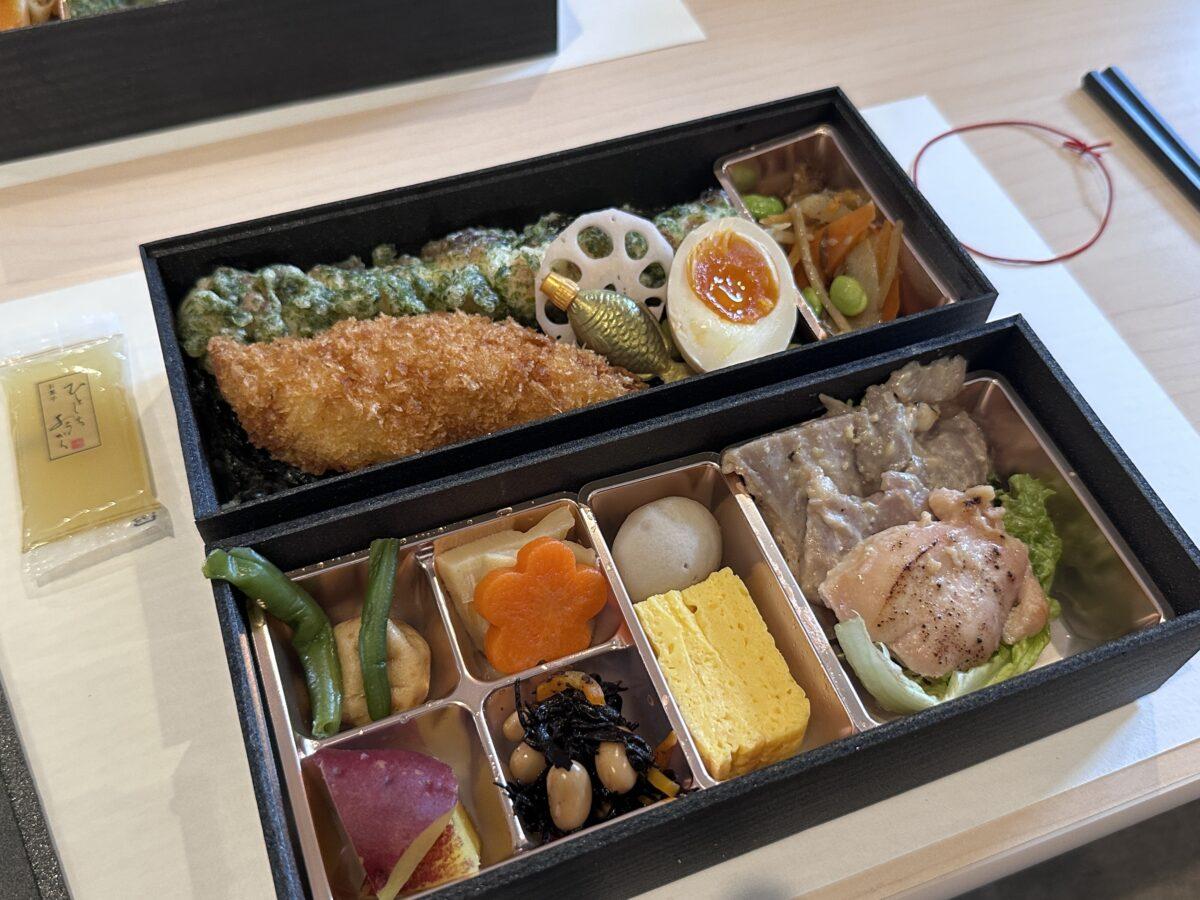 「冷めた時にこそうまさが増す江戸前のりが主役の特製弁当」だという「究極の海苔弁」（2,500円）