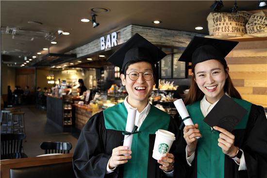 韓国スタバ、従業員の学位取得を支援 新学期100人選抜