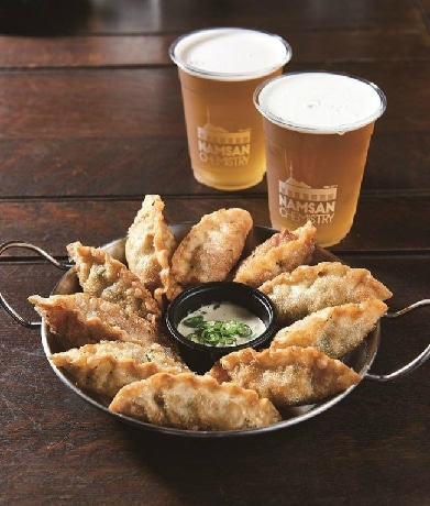 ソウルでレトルトギョーザがクラフトビール9店とコラボ ビールとの相性アピール